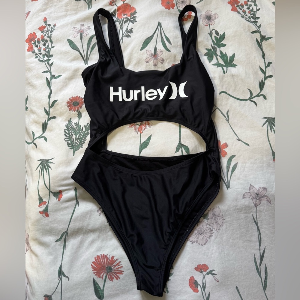 🔴DONATING SOON🔴 Hurley Women's Black Cutout One Piece Swimsuit